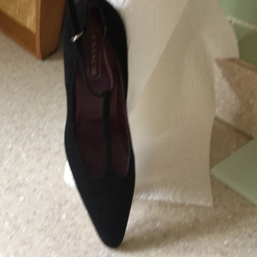 Heels - Picture 3 of 4